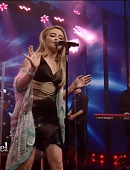 live-kelly-2016-03-17-perf-caps_041.jpg