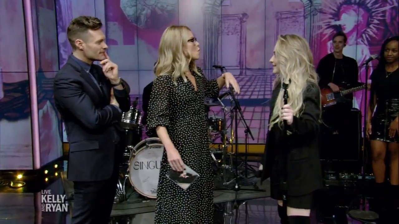 live-kelly-2018-11-09-interview_002.jpg live-kelly-2018-11-09-interview_002.jpg