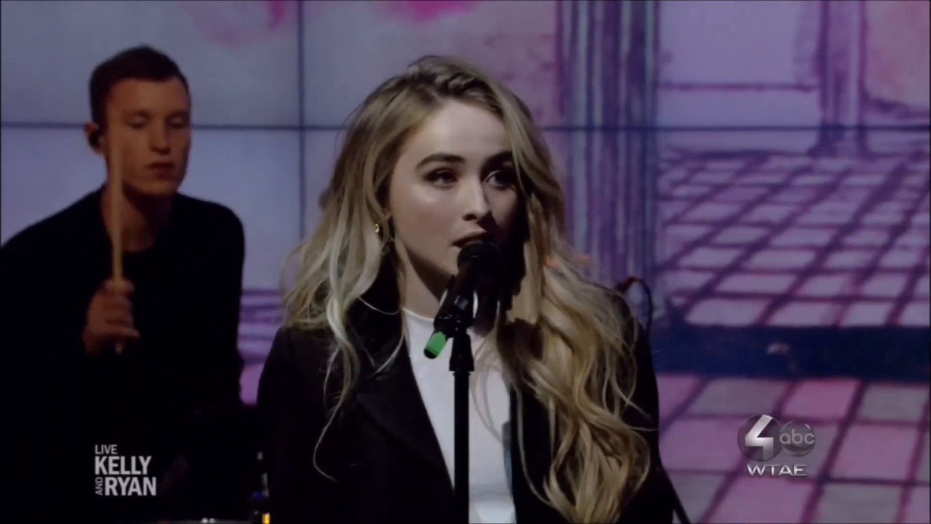 live-kelly-2018-11-09-perf_009.jpg live-kelly-2018-11-09-perf_009.jpg