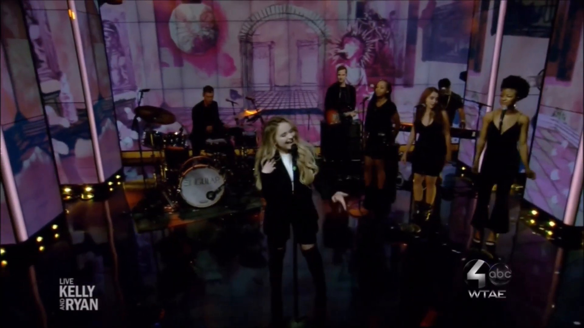 live-kelly-2018-11-09-perf_013.jpg live-kelly-2018-11-09-perf_013.jpg