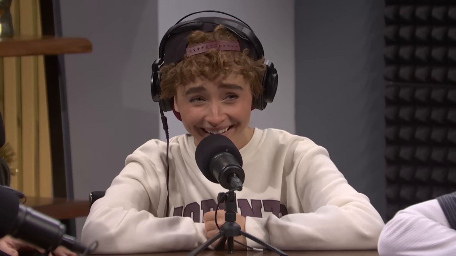 51x03-podcast-caps_100.jpg 51x03-podcast-caps_100.jpg