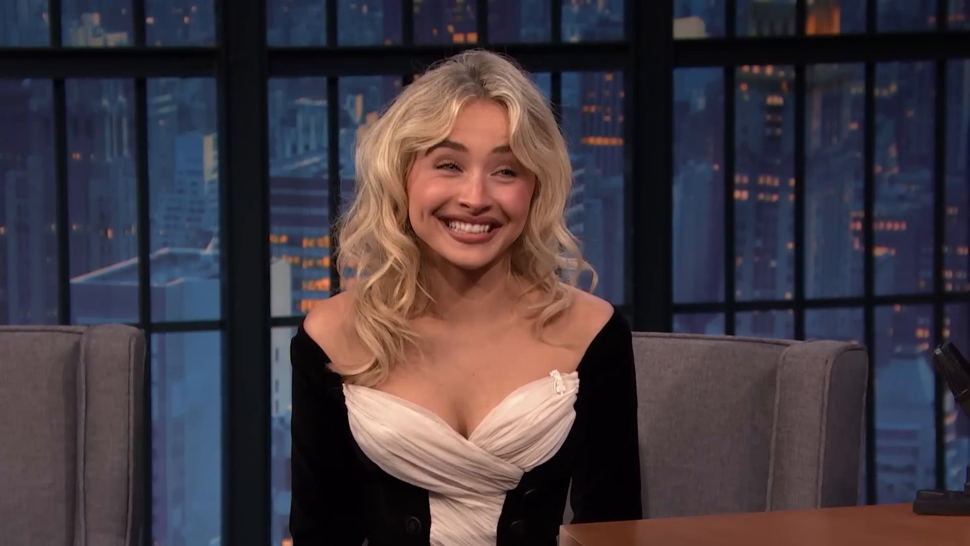 latenight-sm25-caps_075.jpg latenight-sm25-caps_075.jpg