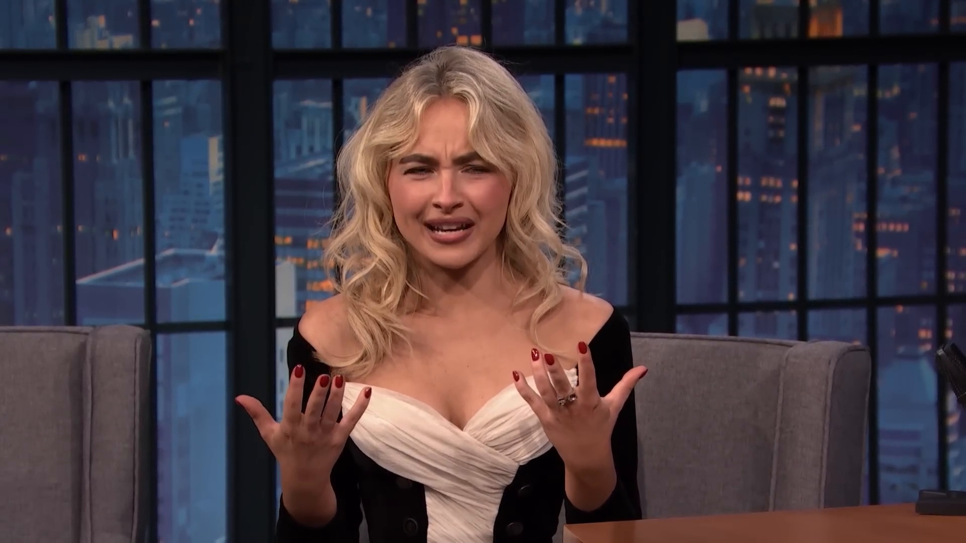 latenight-sm25-caps_081.jpg latenight-sm25-caps_081.jpg