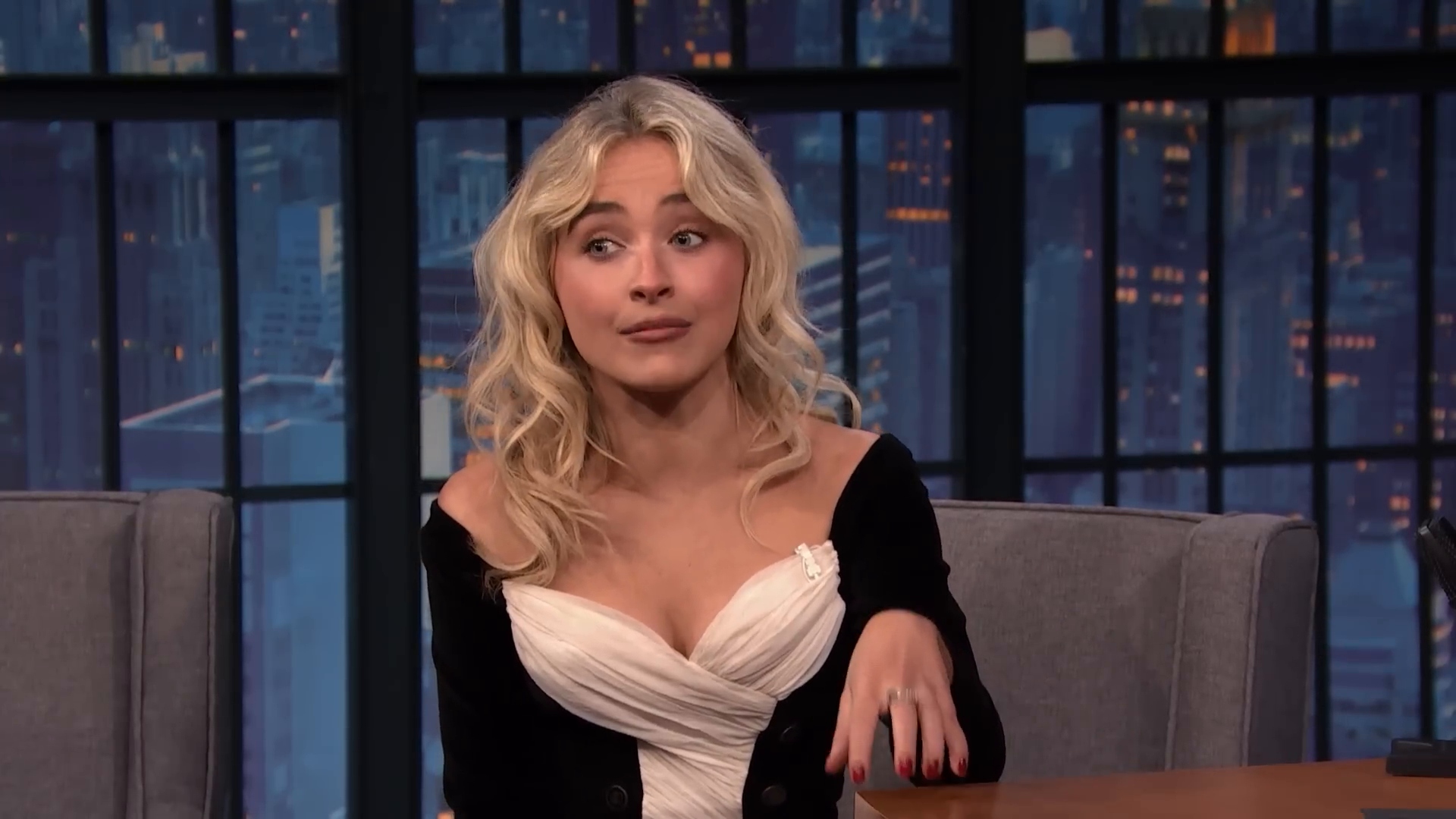 latenight-sm25-caps_083.jpg latenight-sm25-caps_083.jpg