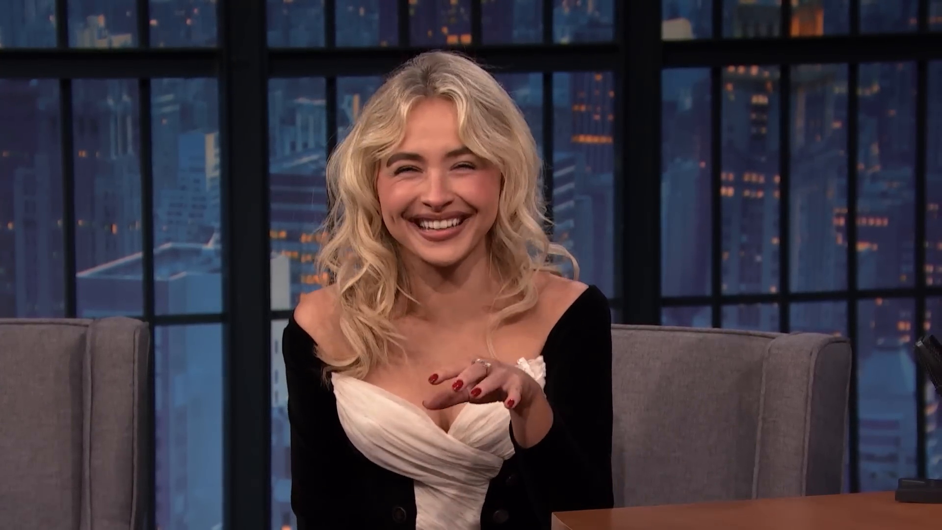 latenight-sm25-caps_084.jpg latenight-sm25-caps_084.jpg