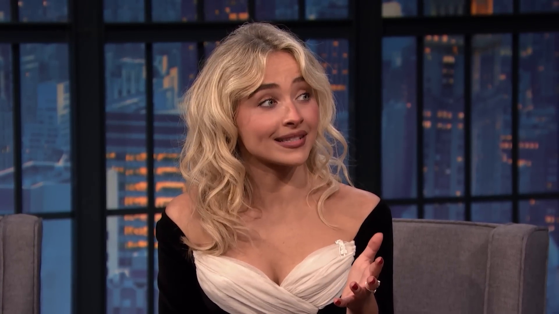 latenight-sm25-caps_088.jpg latenight-sm25-caps_088.jpg