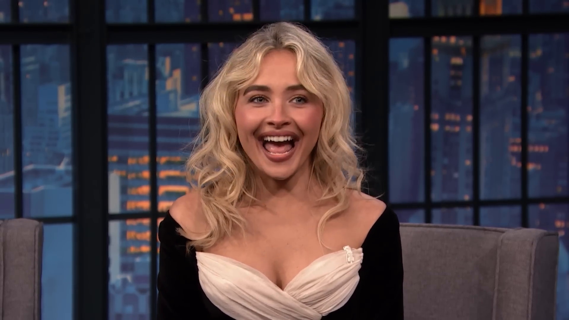 latenight-sm25-caps_089.jpg latenight-sm25-caps_089.jpg