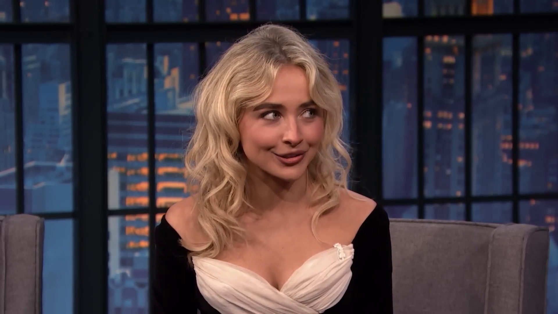 latenight-sm25-caps_091.jpg latenight-sm25-caps_091.jpg