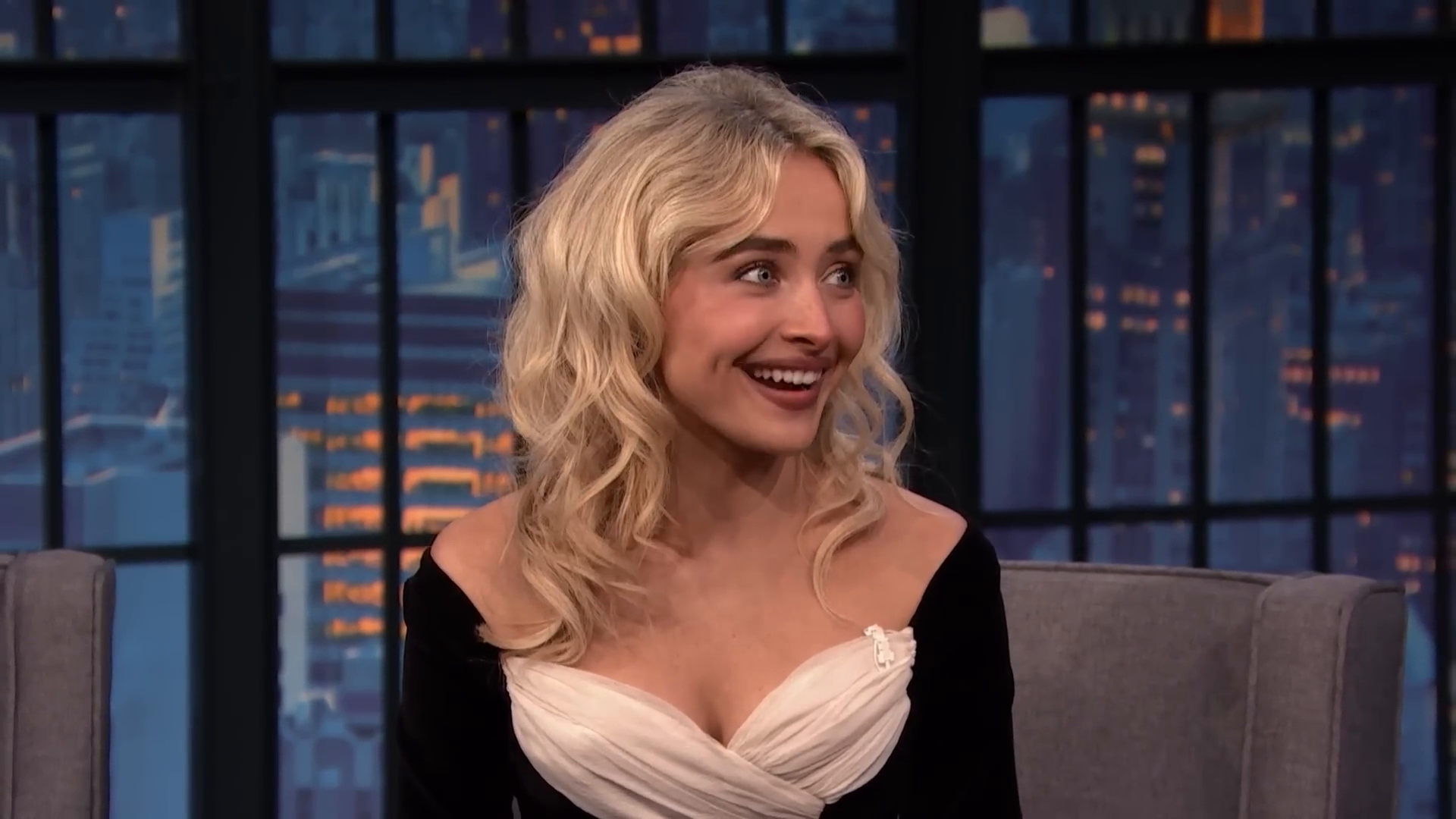 latenight-sm25-caps_093.jpg latenight-sm25-caps_093.jpg