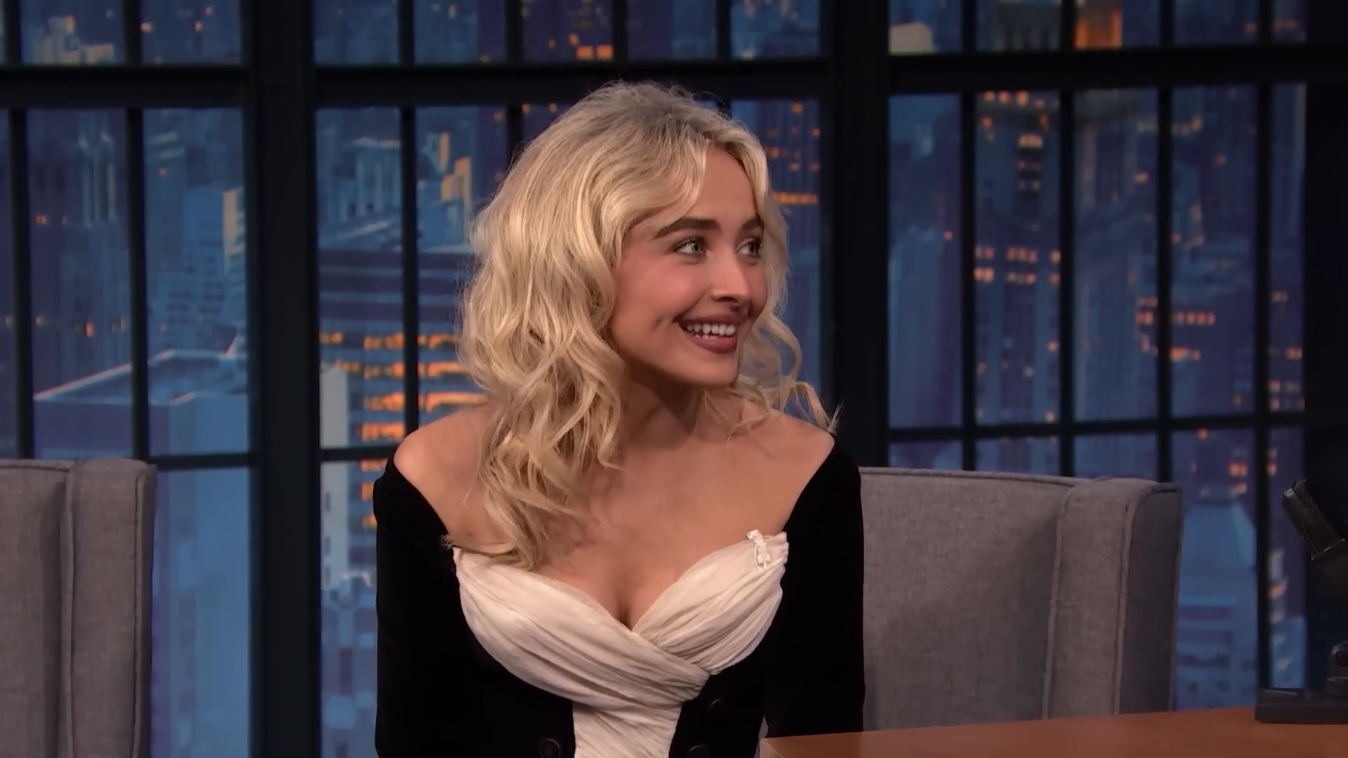 latenight-sm25-caps_096.jpg latenight-sm25-caps_096.jpg