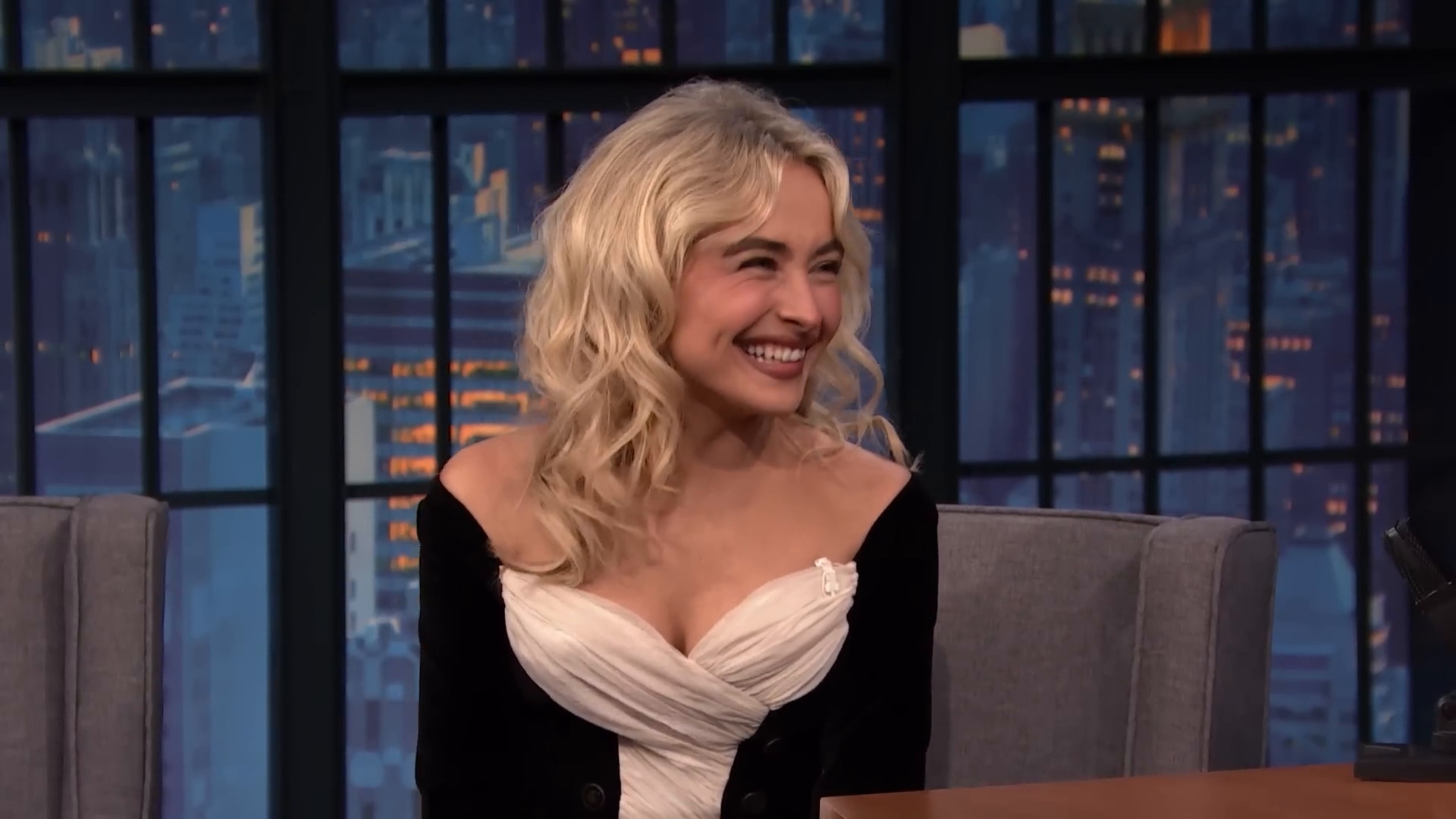 latenight-sm25-caps_097.jpg latenight-sm25-caps_097.jpg