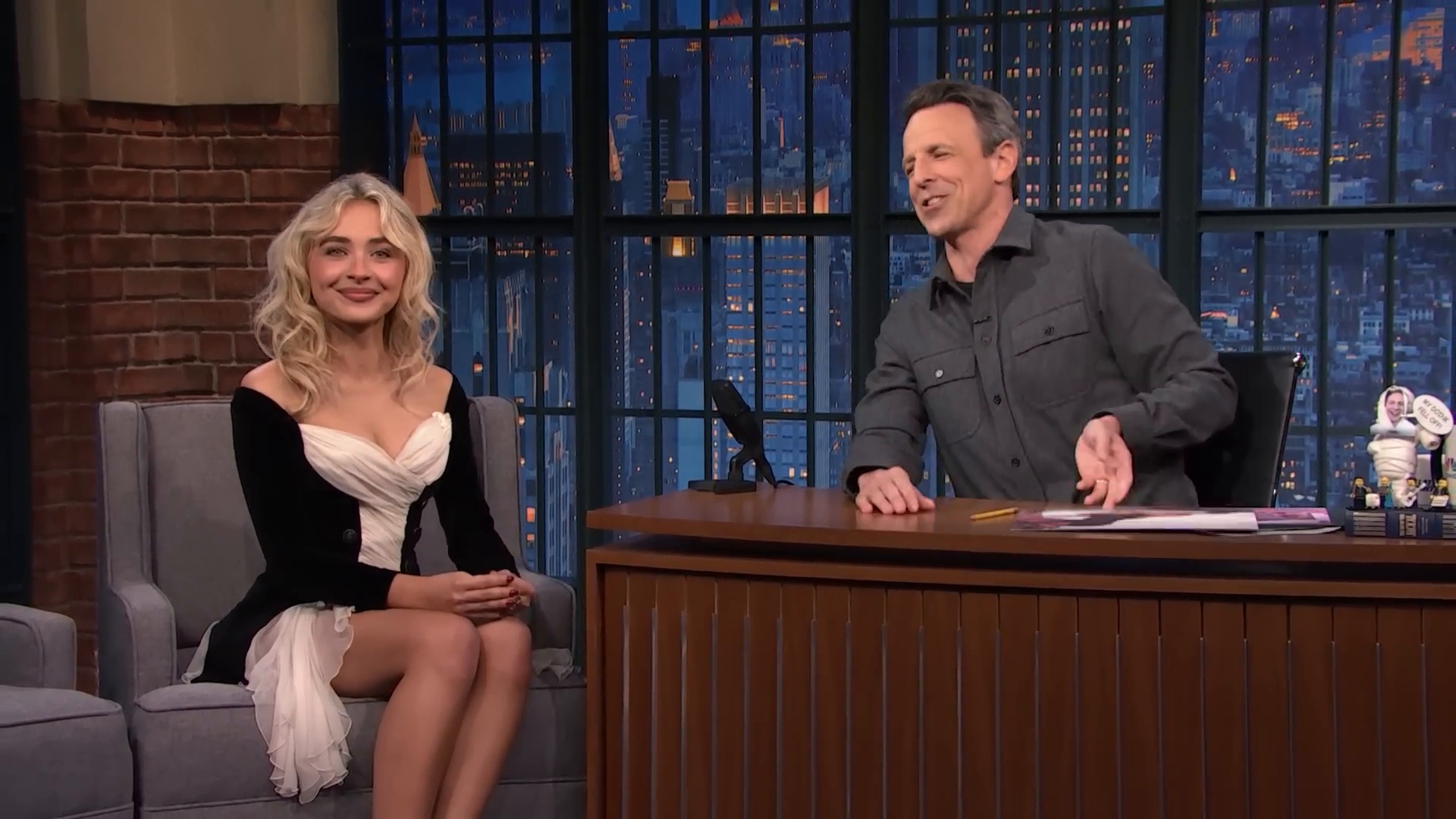 latenight-sm25-caps_250.jpg latenight-sm25-caps_250.jpg