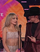 2022-amas-presenter_014.jpg