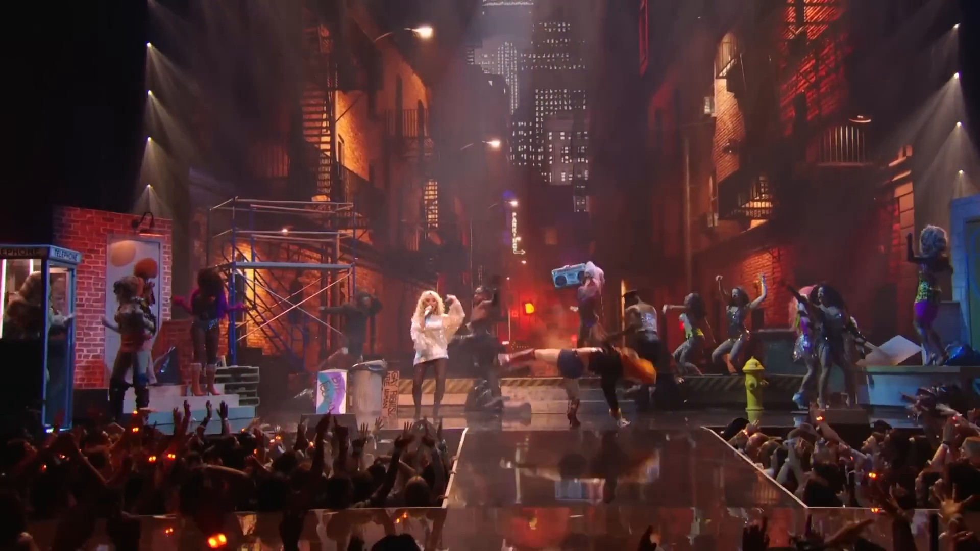 25vmas-perf-caps_036.jpg 25vmas-perf-caps_036.jpg