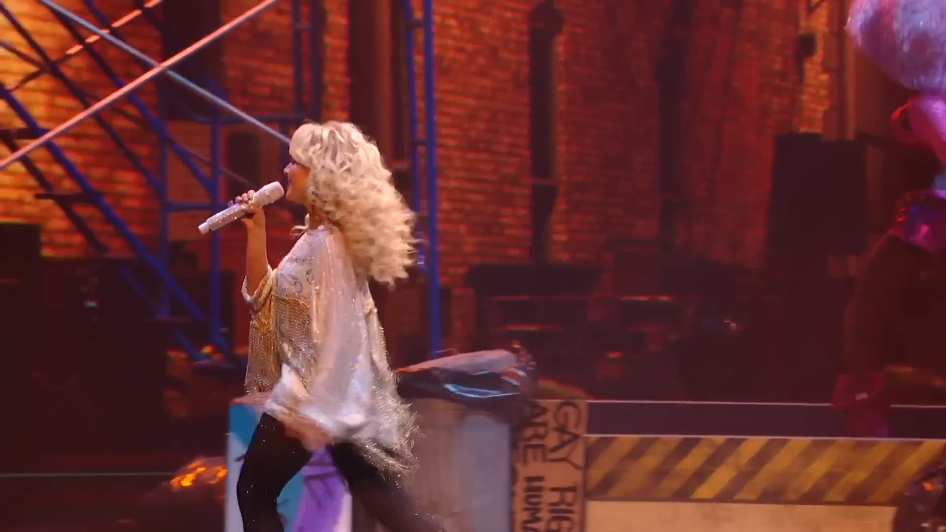 25vmas-perf-caps_038.jpg 25vmas-perf-caps_038.jpg