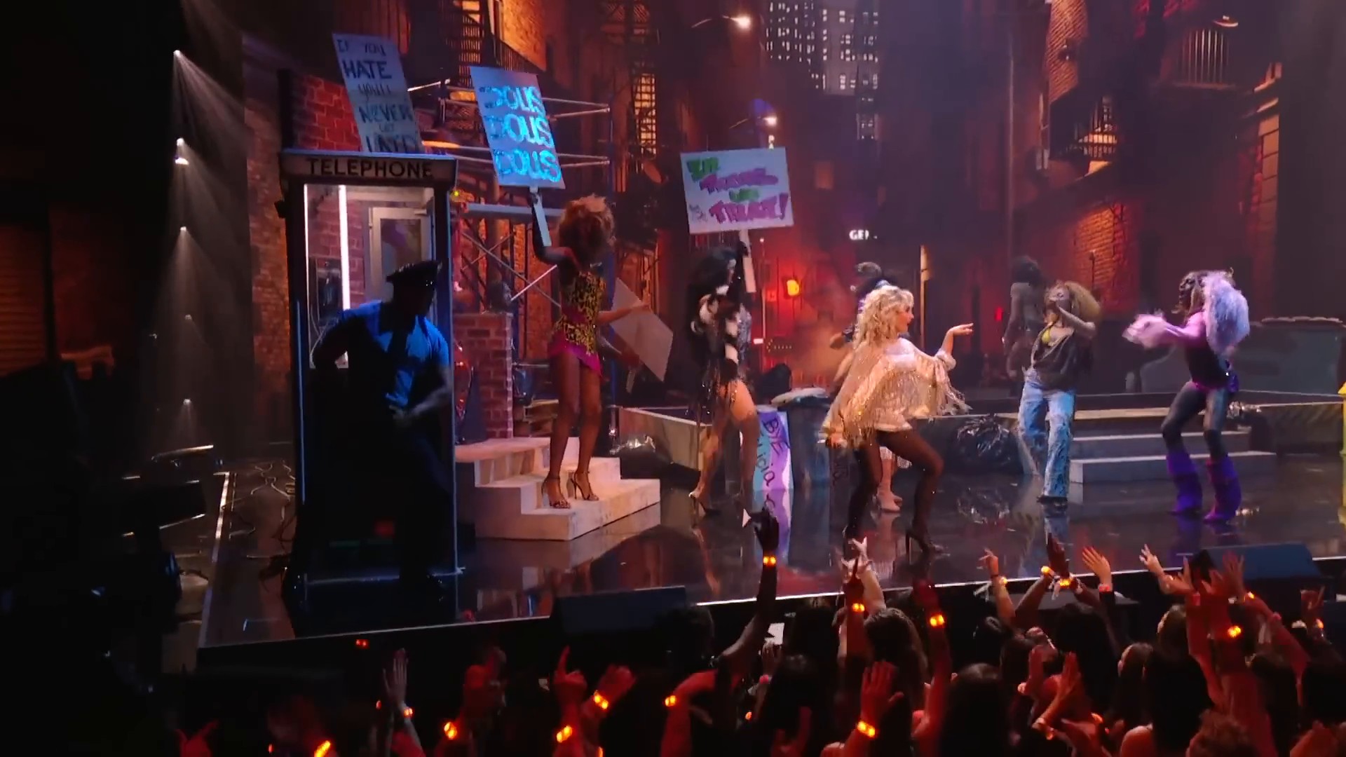 25vmas-perf-caps_055.jpg 25vmas-perf-caps_055.jpg