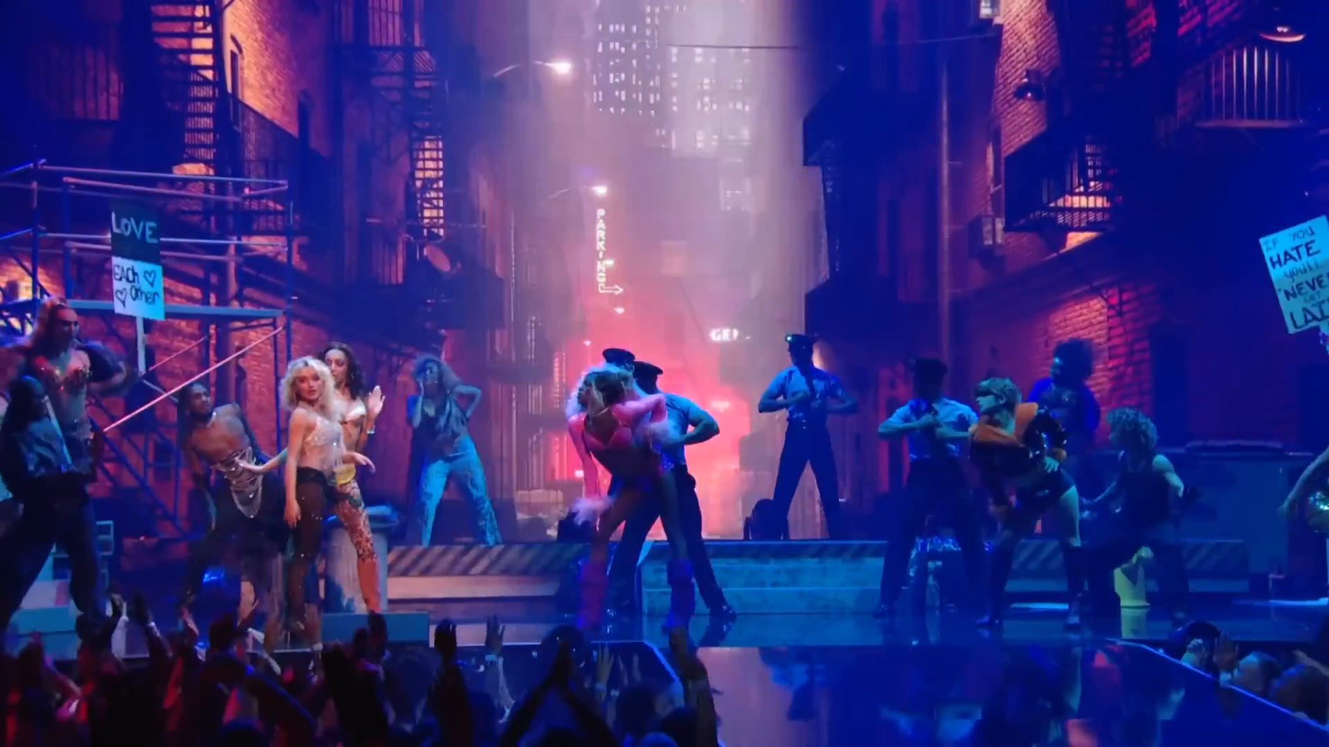 25vmas-perf-caps_073.jpg 25vmas-perf-caps_073.jpg