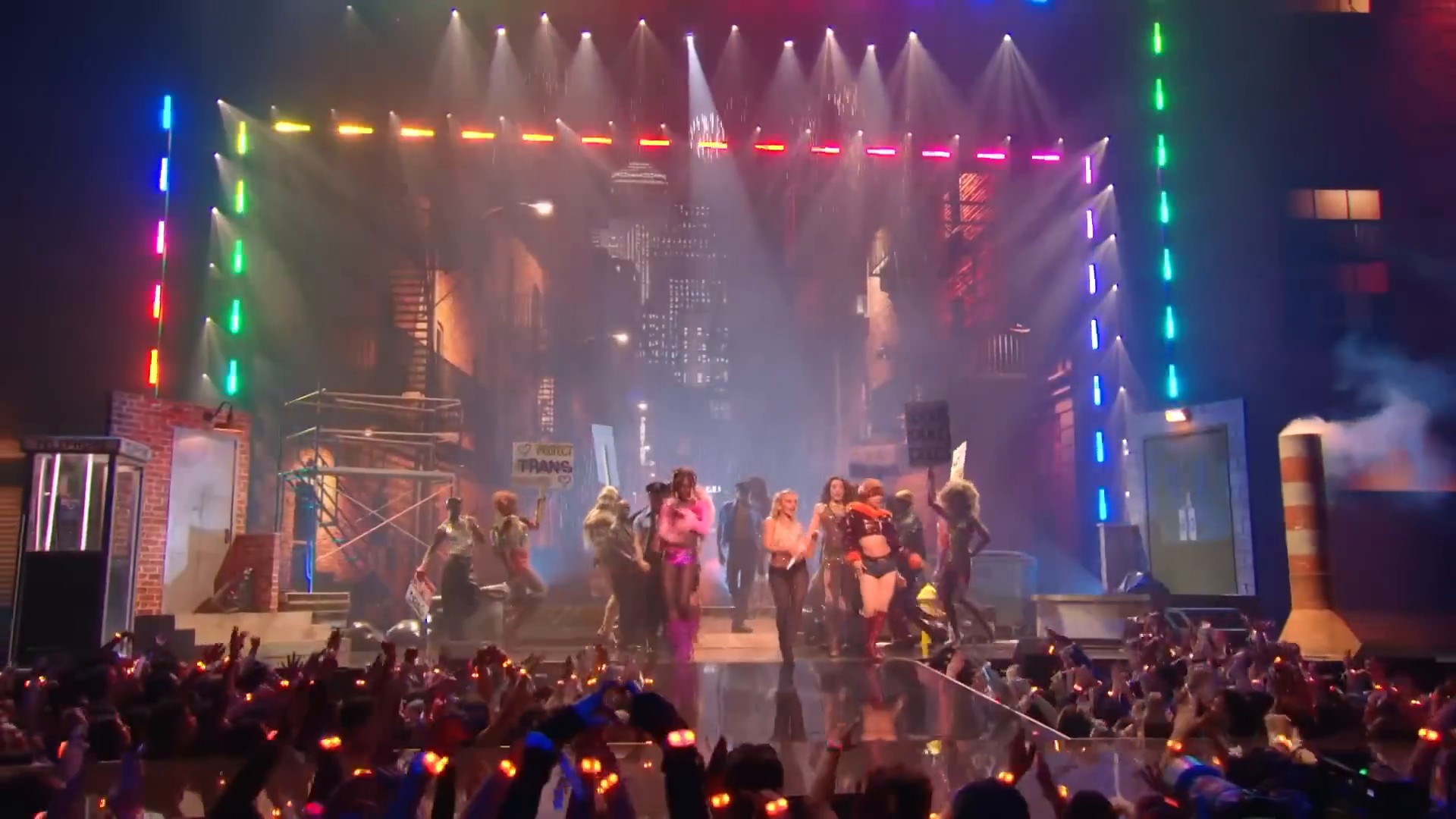 25vmas-perf-caps_105.jpg 25vmas-perf-caps_105.jpg