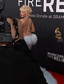 25grammys-carpet-caps_001.jpg