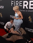 25grammys-carpet-caps_009.jpg